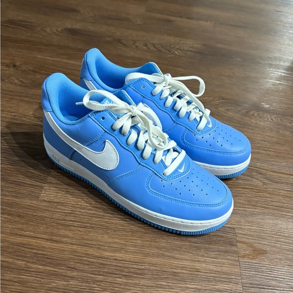 LIKE NEW UNC Mens Air Force 1. Color of the month Mens 10.5 - Picture 1 of 5